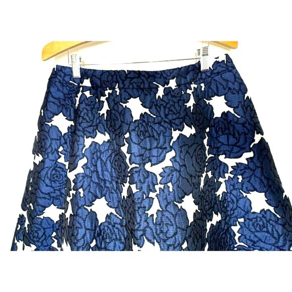 LANE BRYANT NAVY BLUE FLORAL BROCADE FULL SKIRT WITH POCKETS NWT SIZE 14 - Picture 4 of 11